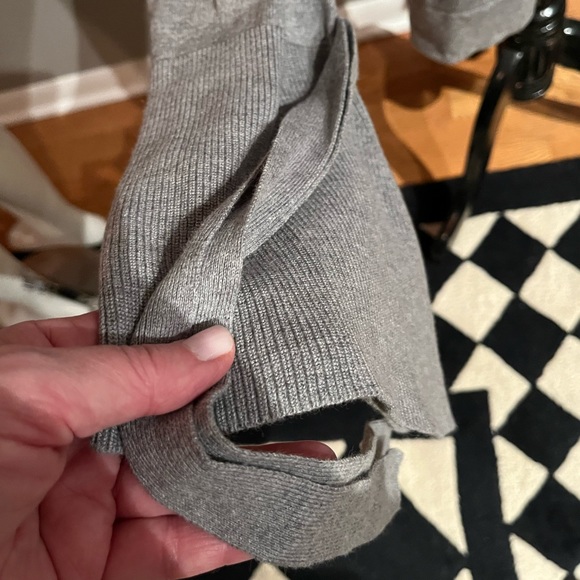 NWOT jcrew gray cotton sweater with bell sleeves. Size xl. - Picture 10 of 16